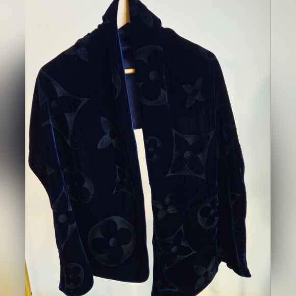 Louis Vuitton unisex silk and velvet scarf - Picture 9 of 11